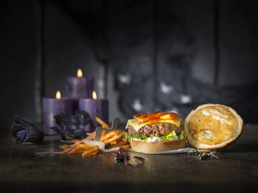 Halloween Burger, la revolucionaria hamburguesa con papel comestible de Tommy Mel’s Halloween Burger, la revolucionaria hamburguesa con papel comestible de Tommy Mel’s